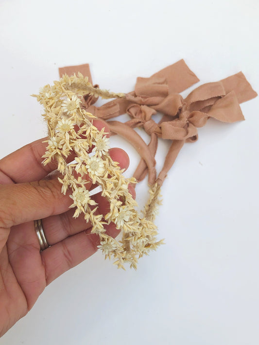 baby flower headband, Ivory baby headband, White headband, Daisy headband, Daisy baby Headband, Halo headband, flower headband, baby simply headband, tiny newborn headband, tiny baby headband, newborn tiebacks, newborn tieback, tieback headband, handmade headband, baby tieback