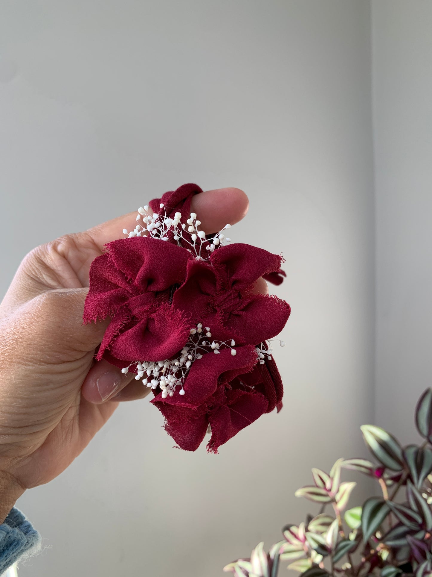 Red & White Baby Bow Headband – Soft Adjustable Newborn Tieback