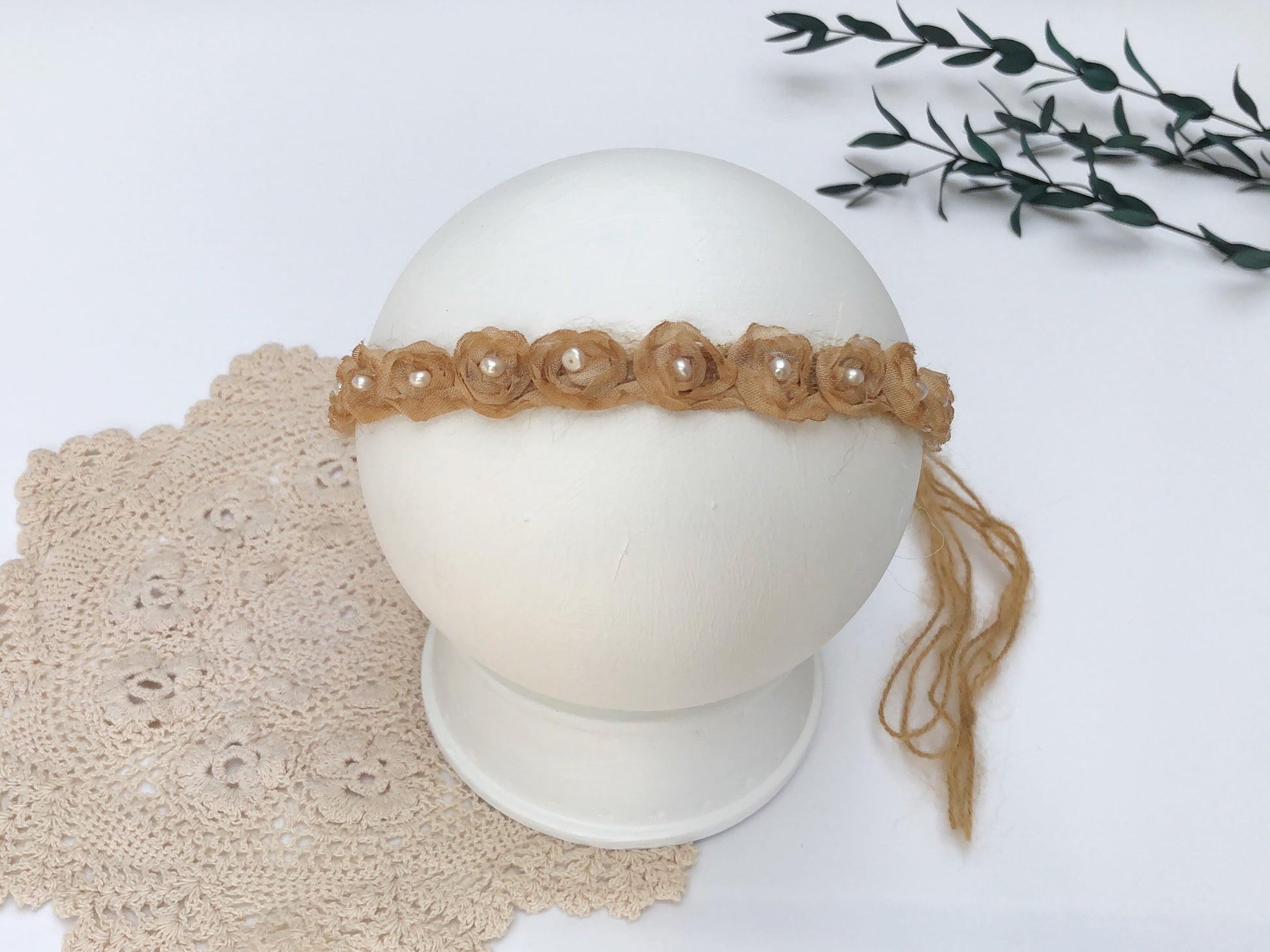 Newborn tieback floral headband, gorgeous neutral baby headband, pearl headband. - Size adjustable - Fit newborn to older child, tie at the back.  Perfect newborn props accessory, sitter flower girl headband