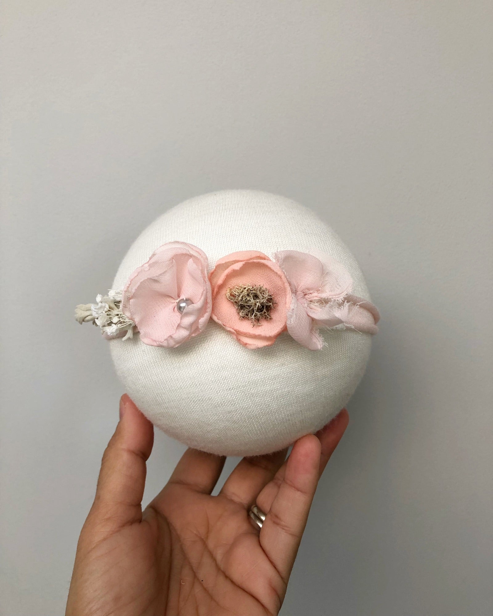 peach baby headbands, flower headbands, newborn floral headbands, newborn floral accessories, photo shoot newborn, newborn props,