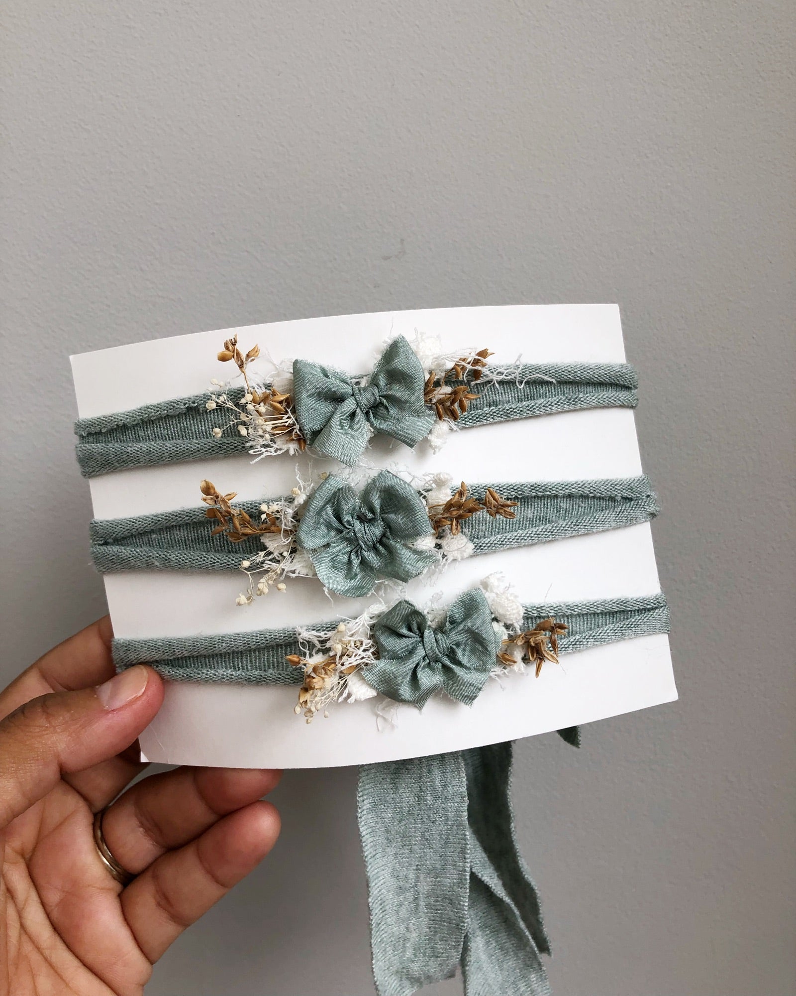 Dried flowers bow newborn headband photo prop, baby girl organic halo mini small photography prop Vintage rustic neutral brown cream nude